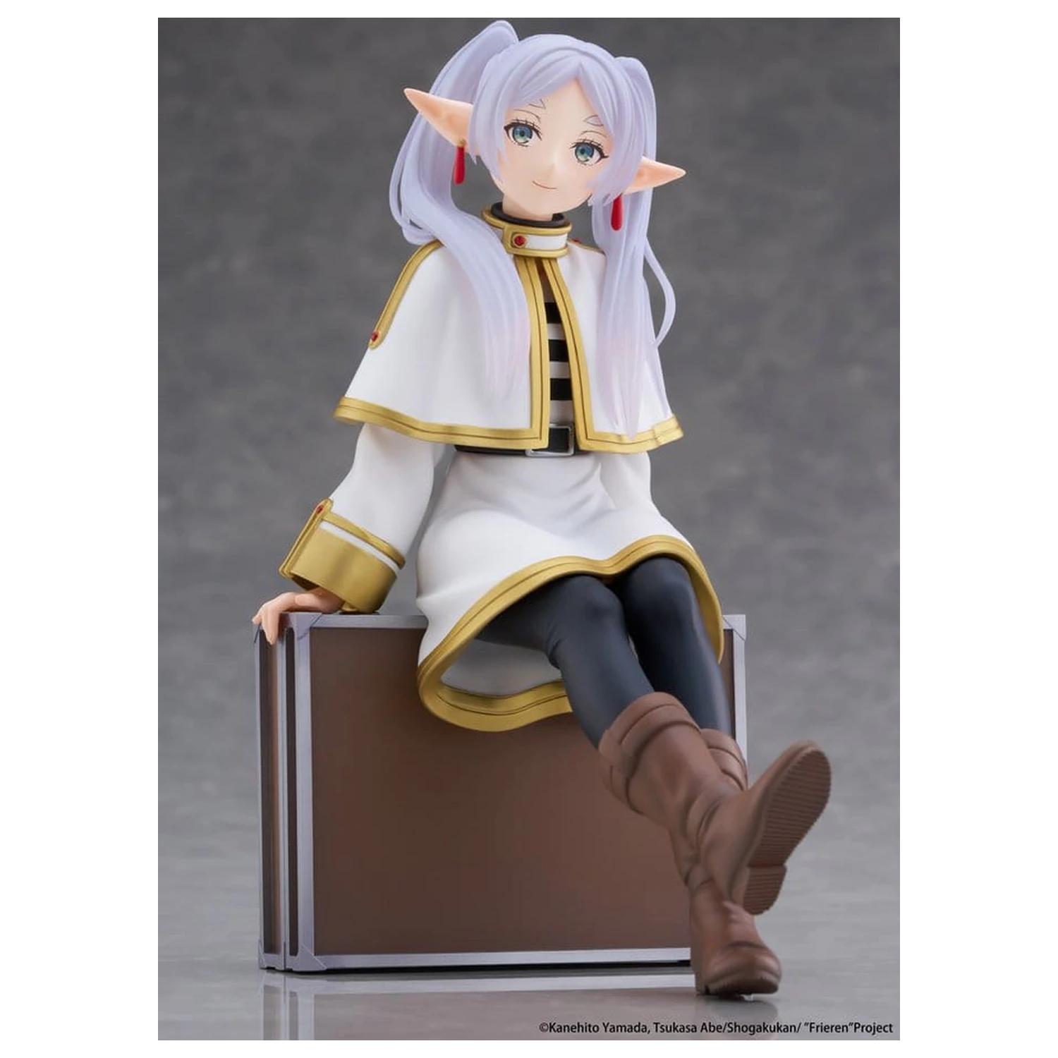 Frieren: Beyond Journey's End Desktop Cute Frieren (Trunk Case Ver.) Reissue PVC figura 13 cm termékfotó