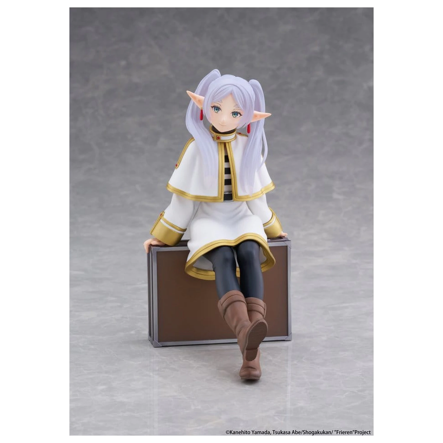 Frieren: Beyond Journey's End Desktop Cute Frieren (Trunk Case Ver.) Reissue PVC figura 13 cm termékfotó