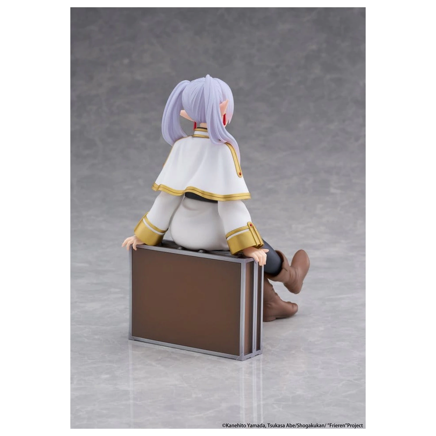Frieren: Beyond Journey's End Desktop Cute Frieren (Trunk Case Ver.) Reissue PVC figura 13 cm termékfotó