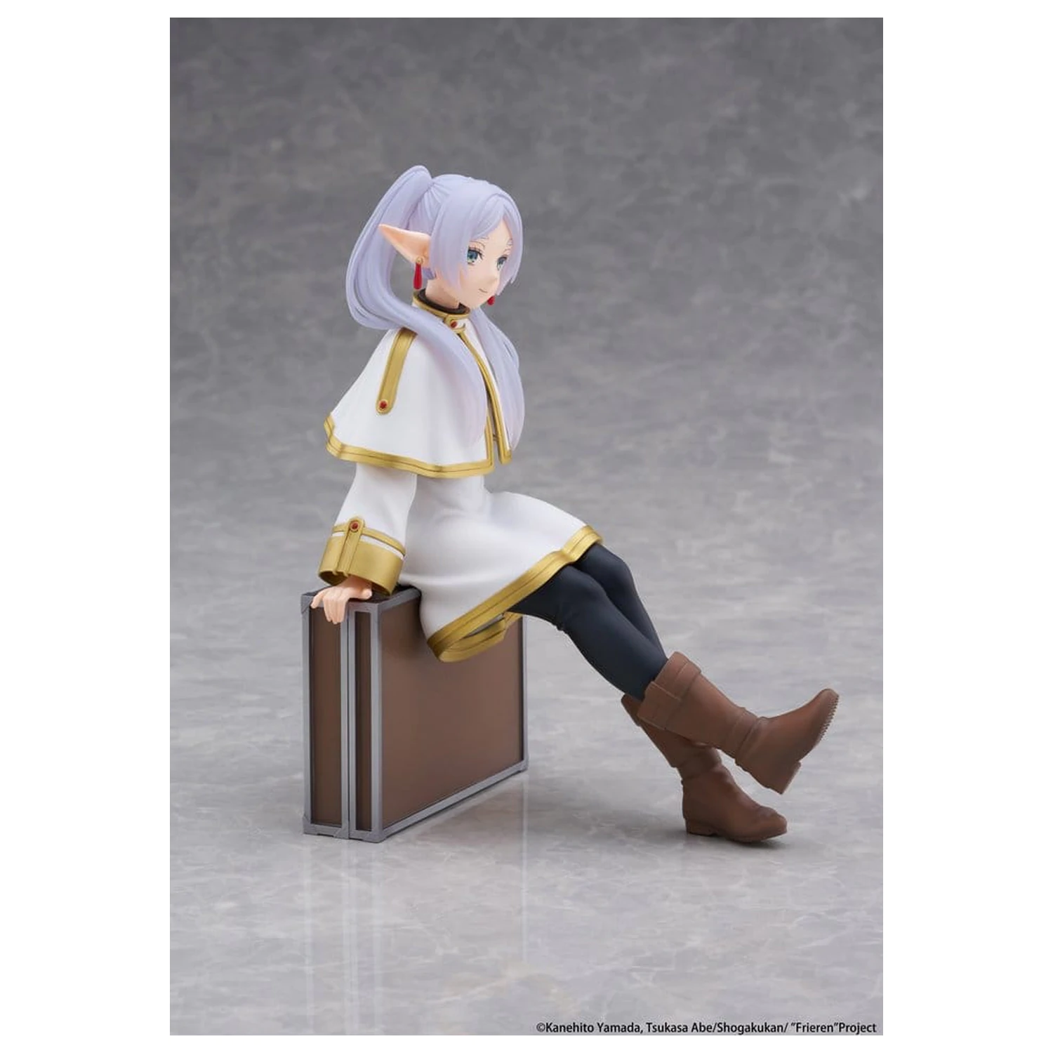 Frieren: Beyond Journey's End Desktop Cute Frieren (Trunk Case Ver.) Reissue PVC figura 13 cm termékfotó