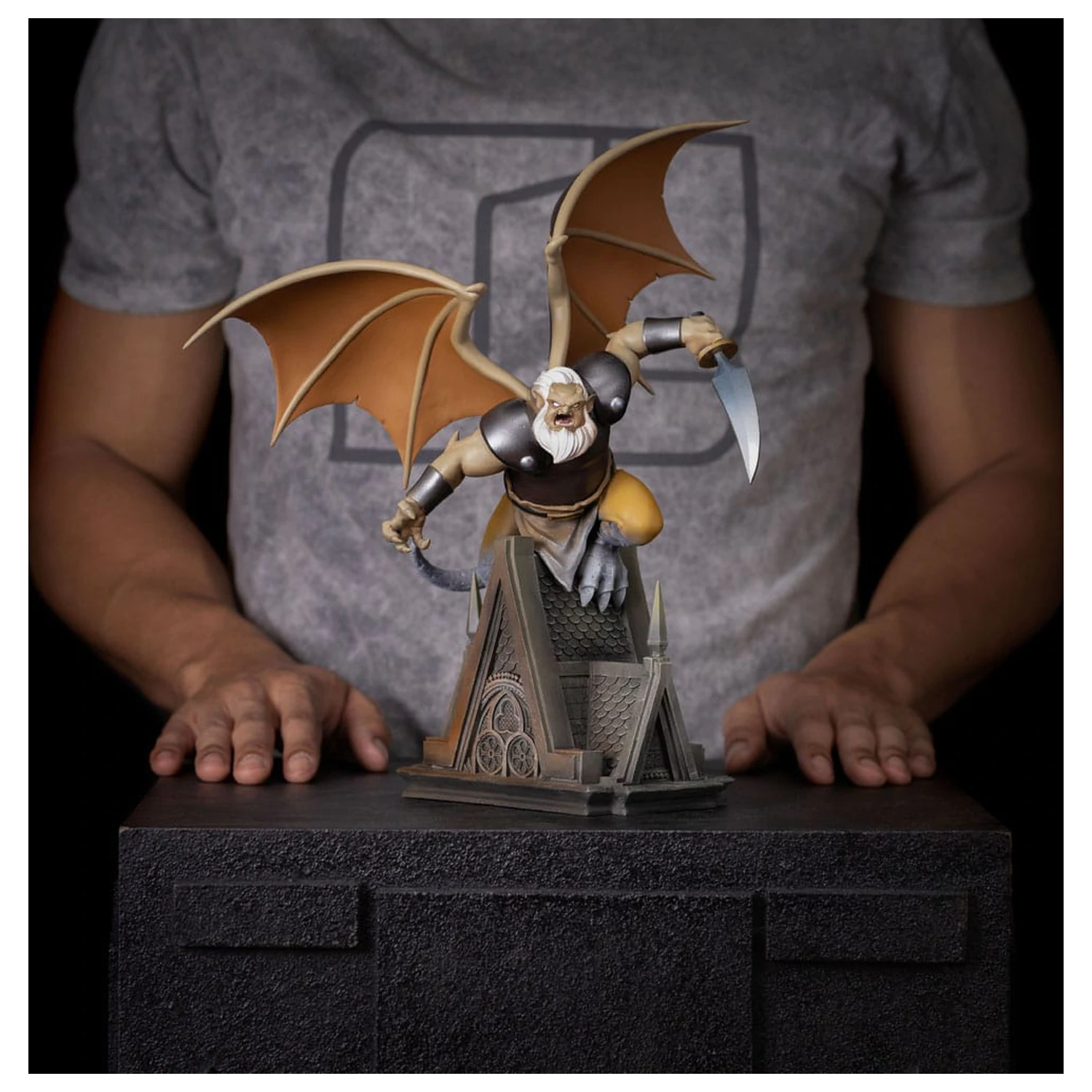 Gargoyles Art Scale 1/10 Hudson szobor figura 33 cm       termékfotó