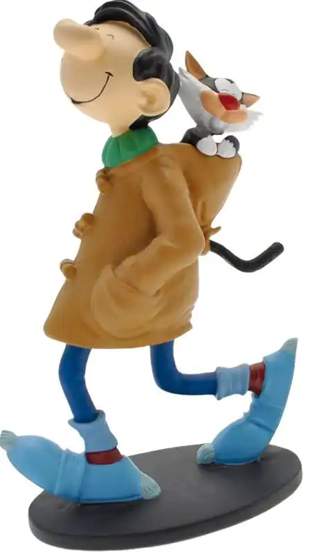 Gaston: Gaston with Duffle Coat szobor figura 18 cm termékfotó