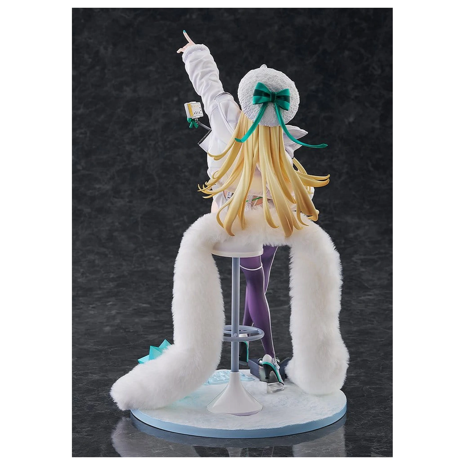 Goddess of Victory: Nikke PVC szobor figura 1/6 Rupee: Winter Shopper 30 cm  termékfotó