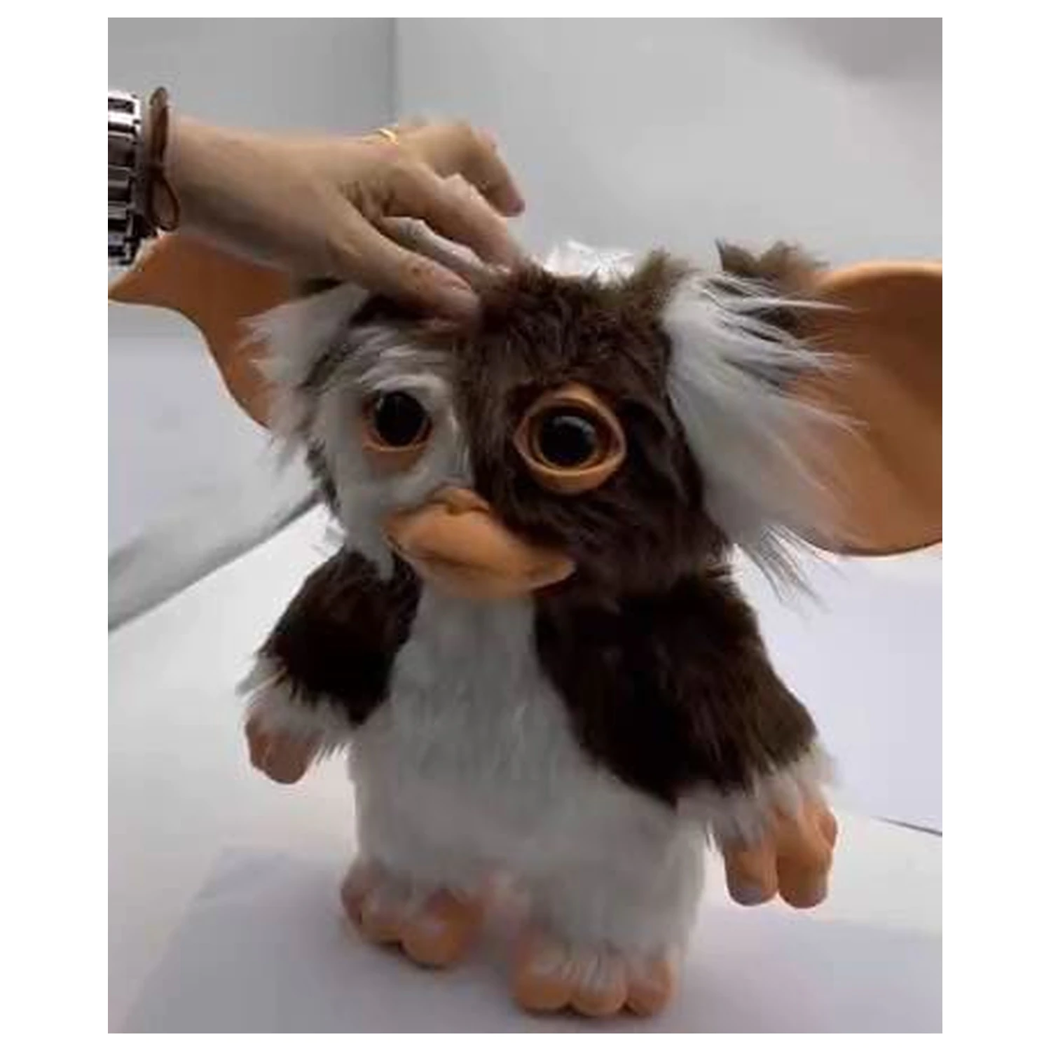 Gremlins Life-Size Gizmo plüss figura hanggal 25 cm termékfotó