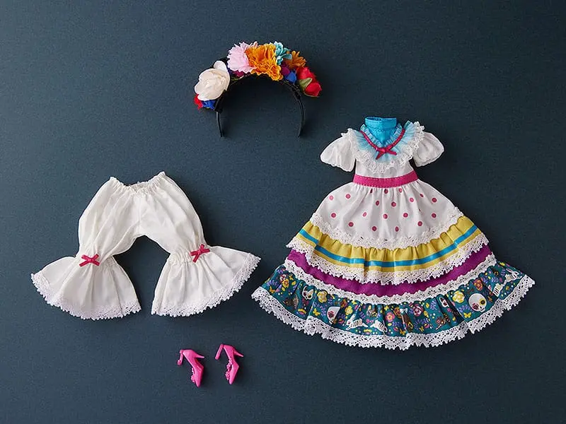 Harmonia Bloom Seasonal Doll Outfit Set: Gabriela (White) termékfotó