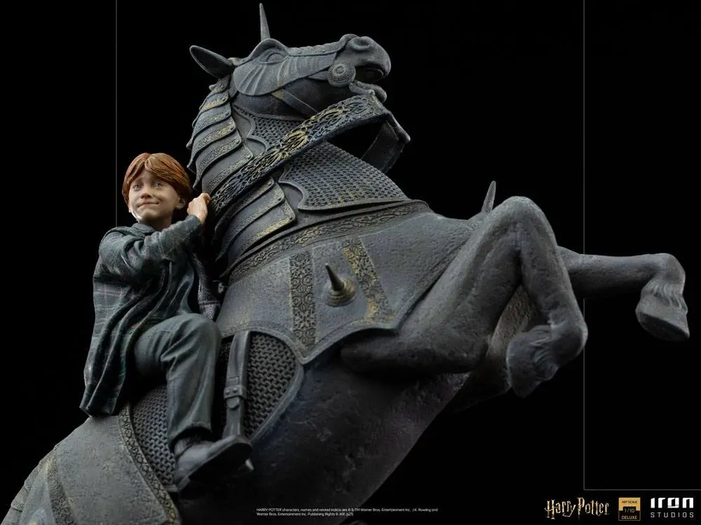 Harry Potter Deluxe Art Ron Weasley at the Wizard Chess 1/10 Méretarányú szobor figura  35 cm termékfotó