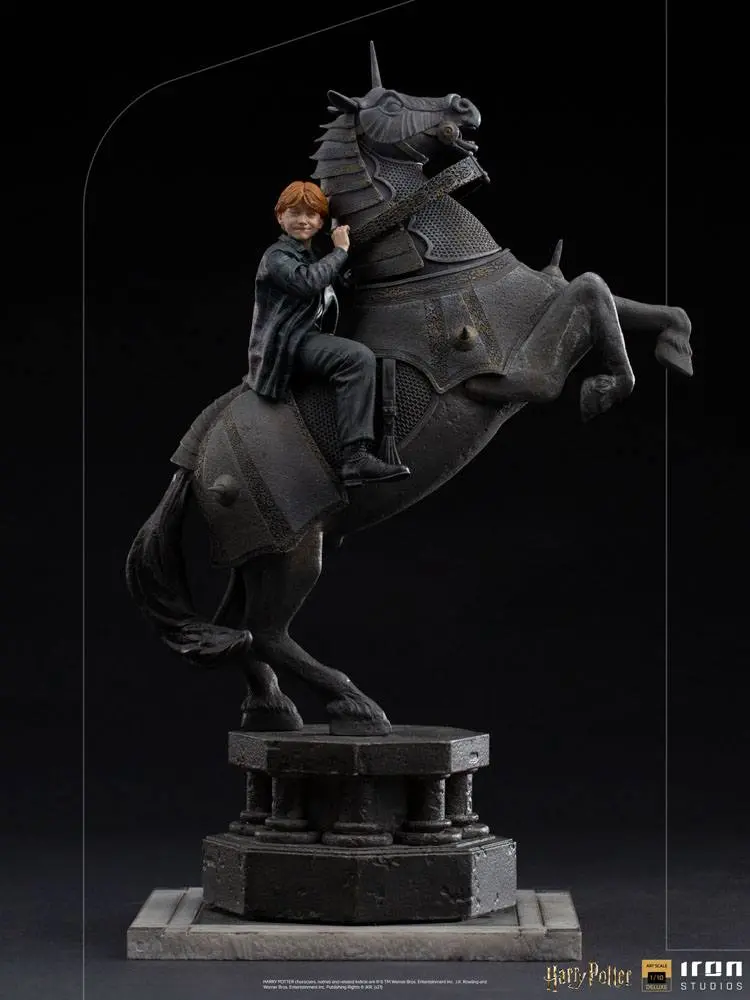 Harry Potter Deluxe Art Ron Weasley at the Wizard Chess 1/10 Méretarányú szobor figura  35 cm termékfotó