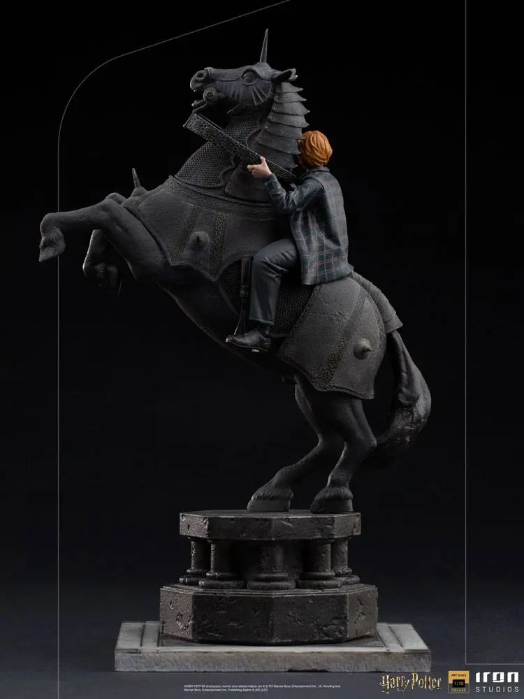 Harry Potter Deluxe Art Ron Weasley at the Wizard Chess 1/10 Méretarányú szobor figura  35 cm termékfotó