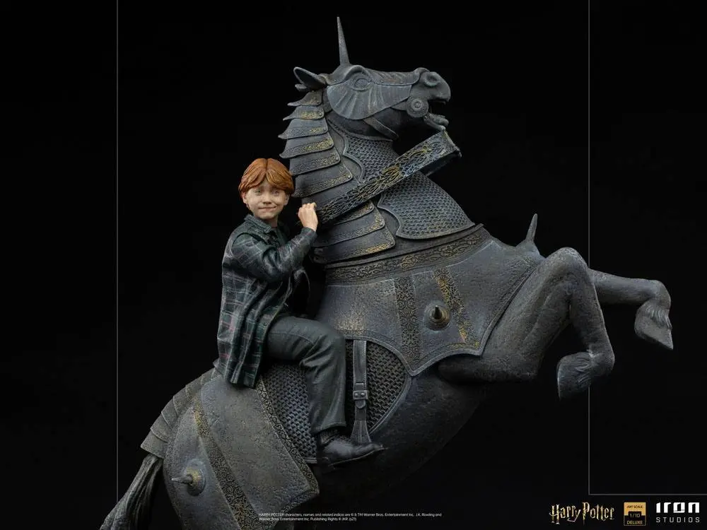 Harry Potter Deluxe Art Ron Weasley at the Wizard Chess 1/10 Méretarányú szobor figura  35 cm termékfotó