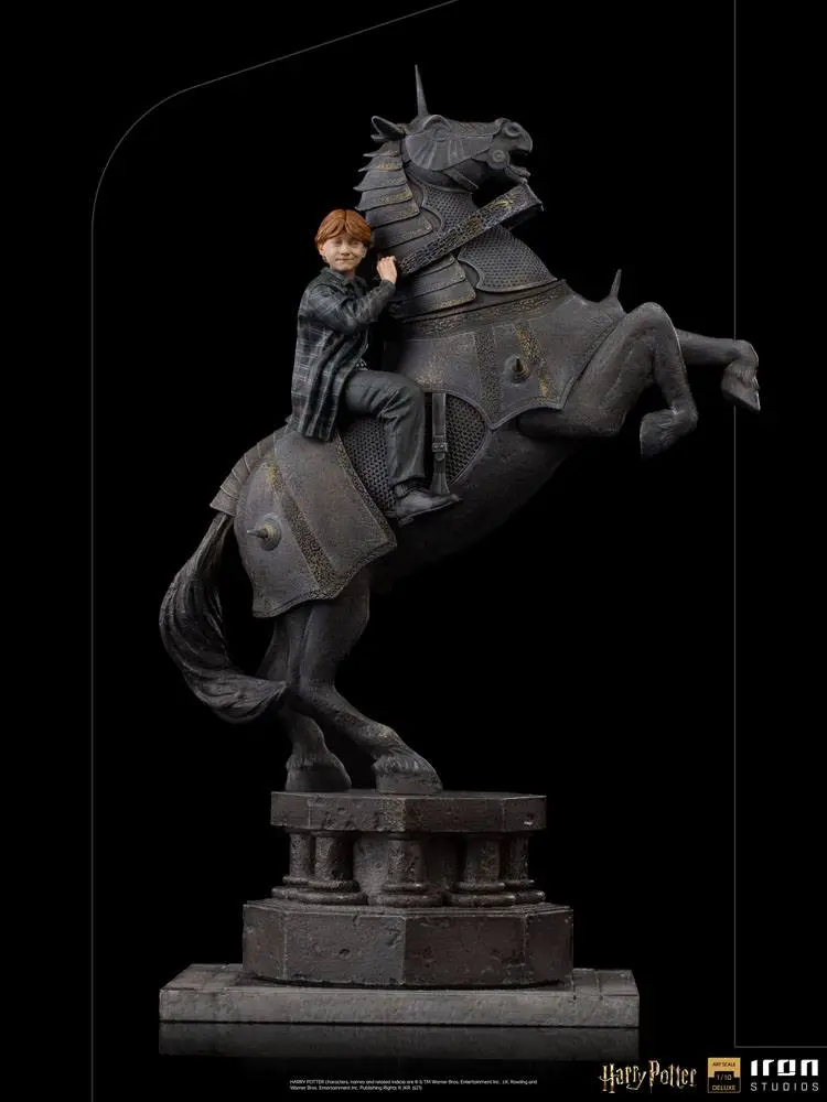 Harry Potter Deluxe Art Ron Weasley at the Wizard Chess 1/10 Méretarányú szobor figura  35 cm termékfotó