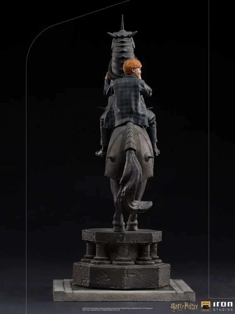 Harry Potter Deluxe Art Ron Weasley at the Wizard Chess 1/10 Méretarányú szobor figura  35 cm termékfotó