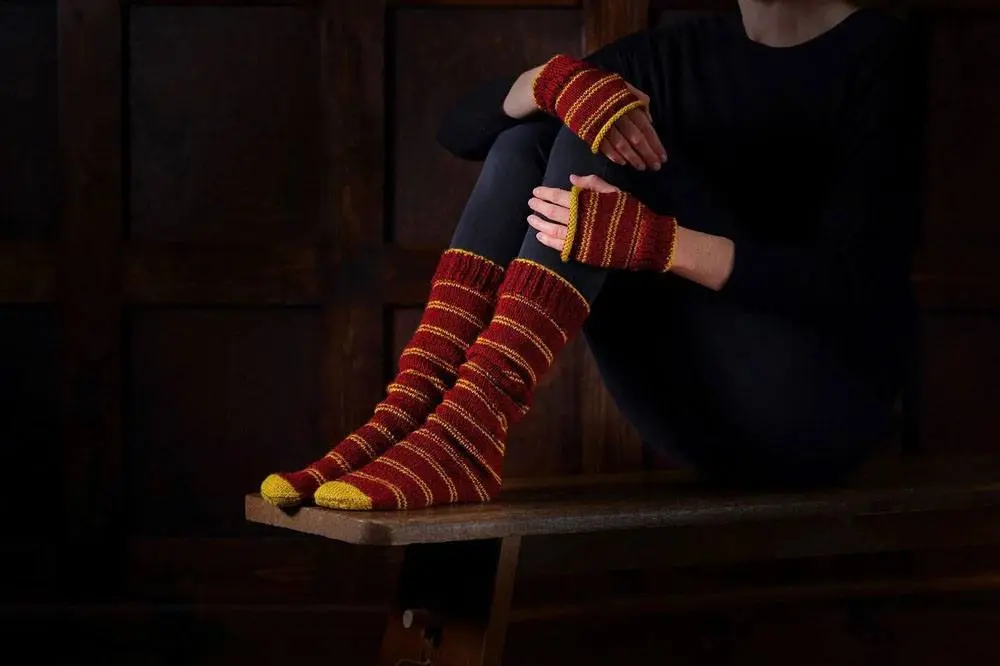 Harry Potter Griffendél zokni és ujjatlan kesztyű kötő készlet termékfotó