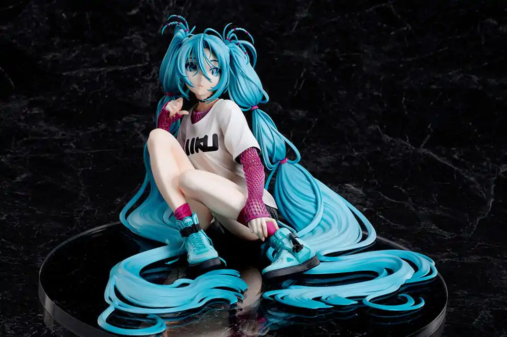 Hatsune Miku 1/4 Yoneyama Mai The Latest Street Style "Cute" Limitált kiadás szobor figura 17 cm termékfotó