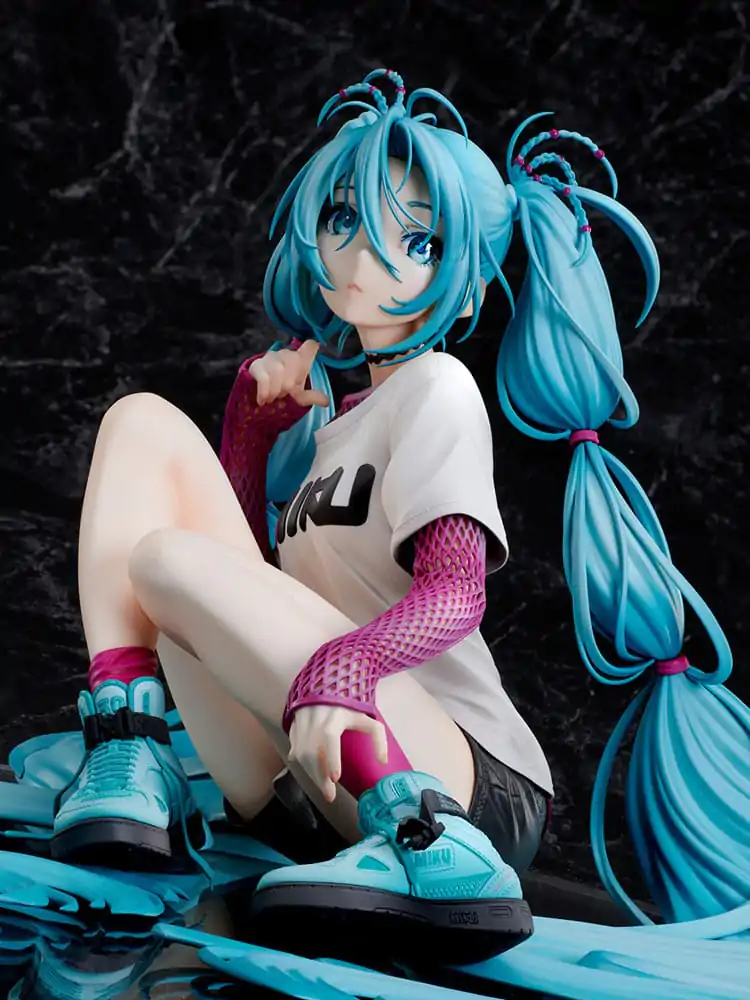 Hatsune Miku 1/4 Yoneyama Mai The Latest Street Style "Cute" Limitált kiadás szobor figura 17 cm termékfotó