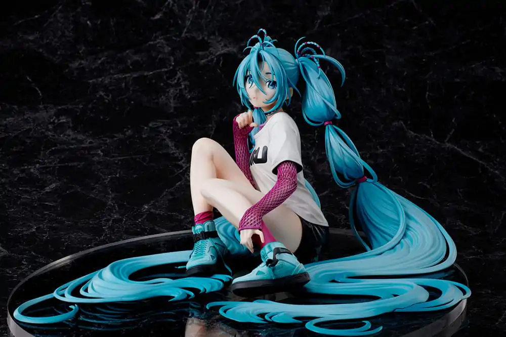 Hatsune Miku 1/4 Yoneyama Mai The Latest Street Style "Cute" Limitált kiadás szobor figura 17 cm termékfotó