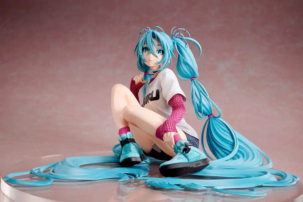 Hatsune Miku 1/4 Yoneyama Mai The Latest Street Style "Cute" szobor figura 17 cm termékfotó