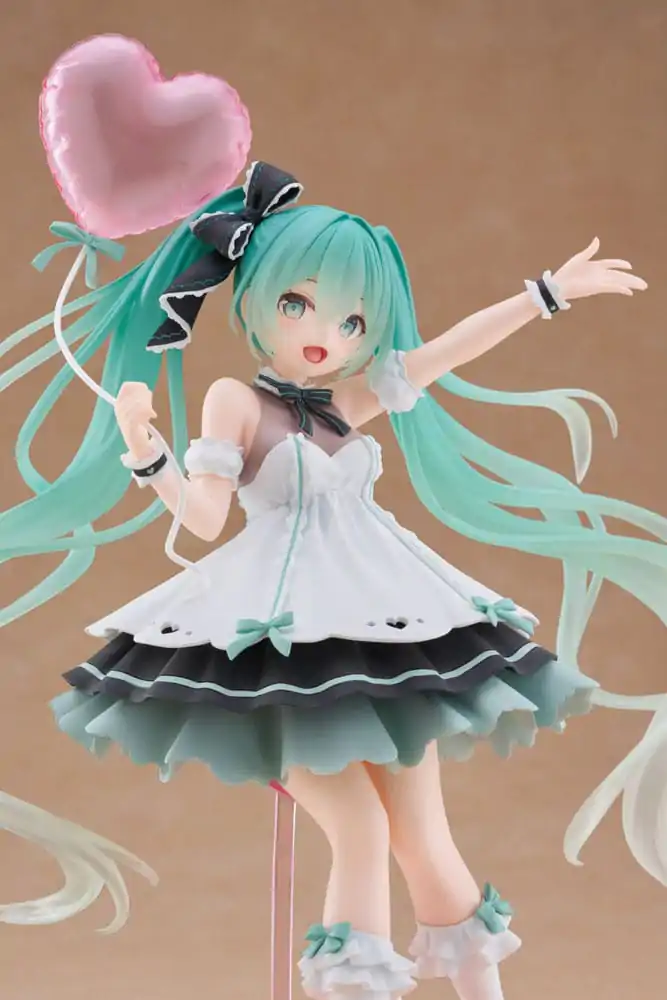 Hatsune Miku AMP+ Hatsune Miku Birthday 2025 Party Ver. PVC szobor figura 21 cm termékfotó