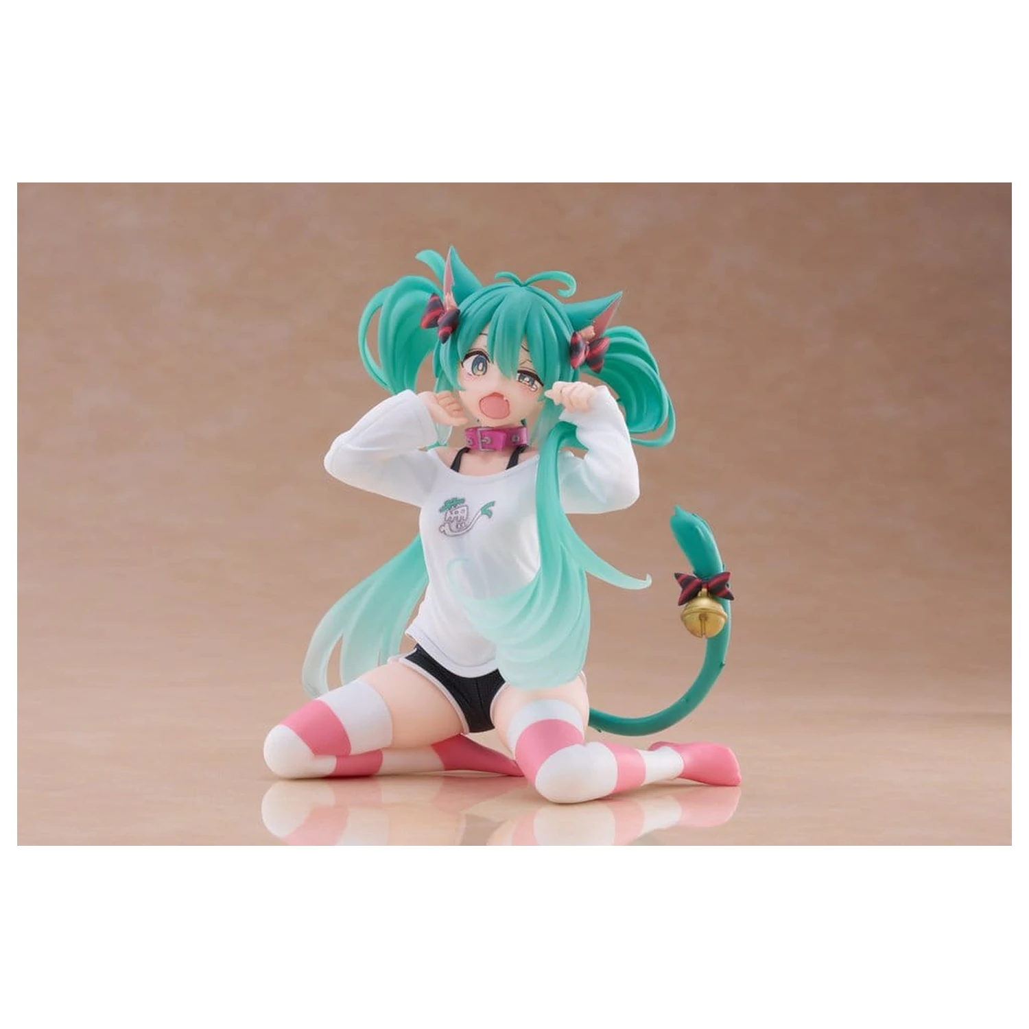 Hatsune Miku Desktop Cute figura Hatsune Miku Cat Ear T-Shirt Ver. PVC szobor figura 13 cm     termékfotó