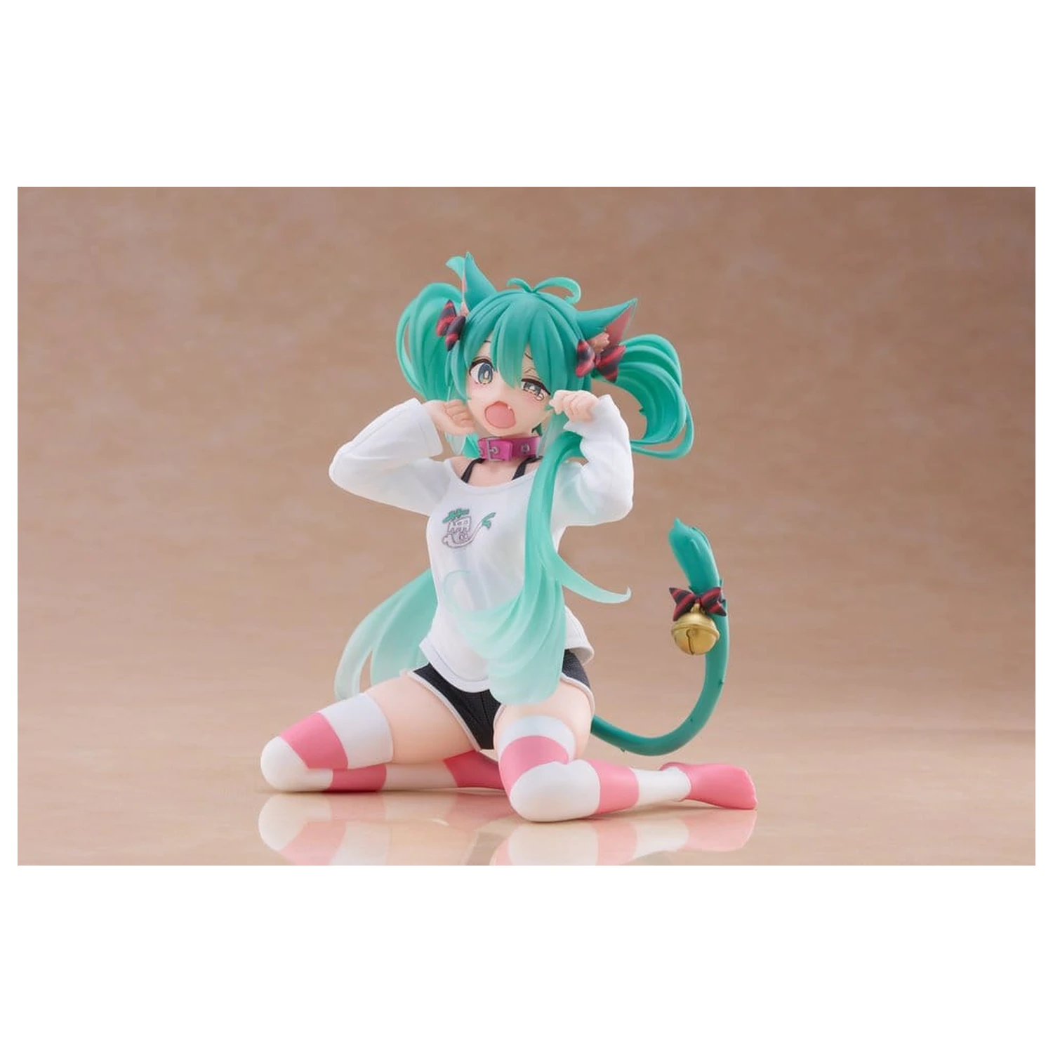 Hatsune Miku Desktop Cute figura Hatsune Miku Cat Ear T-Shirt Ver. PVC szobor figura 13 cm     termékfotó
