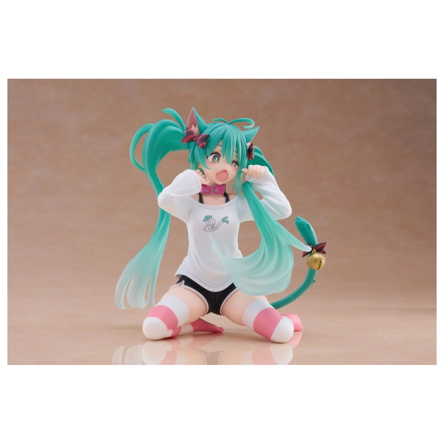 Hatsune Miku Desktop Cute figura Hatsune Miku Cat Ear T-Shirt Ver. PVC szobor figura 13 cm     termékfotó