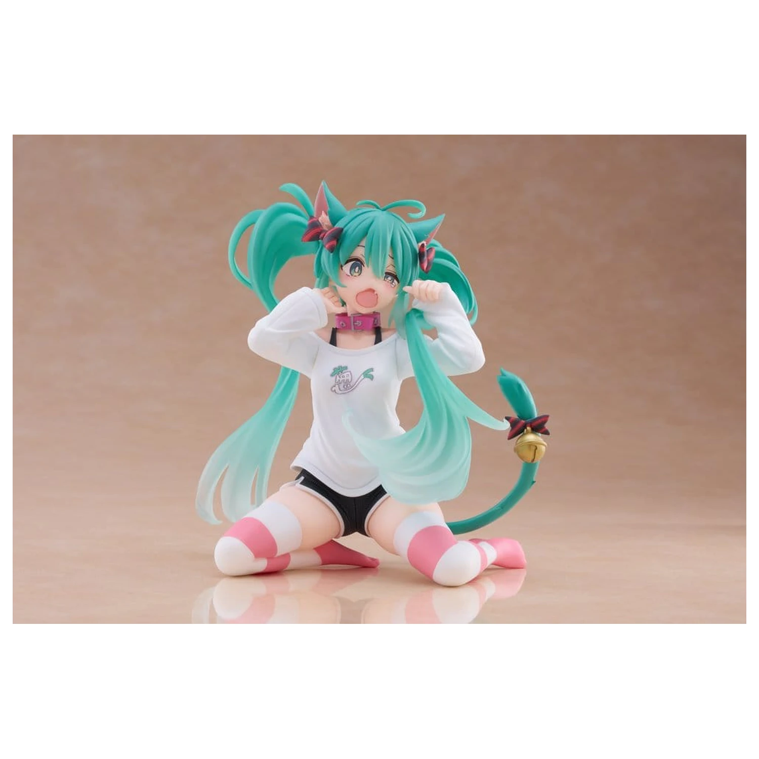 Hatsune Miku Desktop Cute figura Hatsune Miku Cat Ear T-Shirt Ver. PVC szobor figura 13 cm     termékfotó