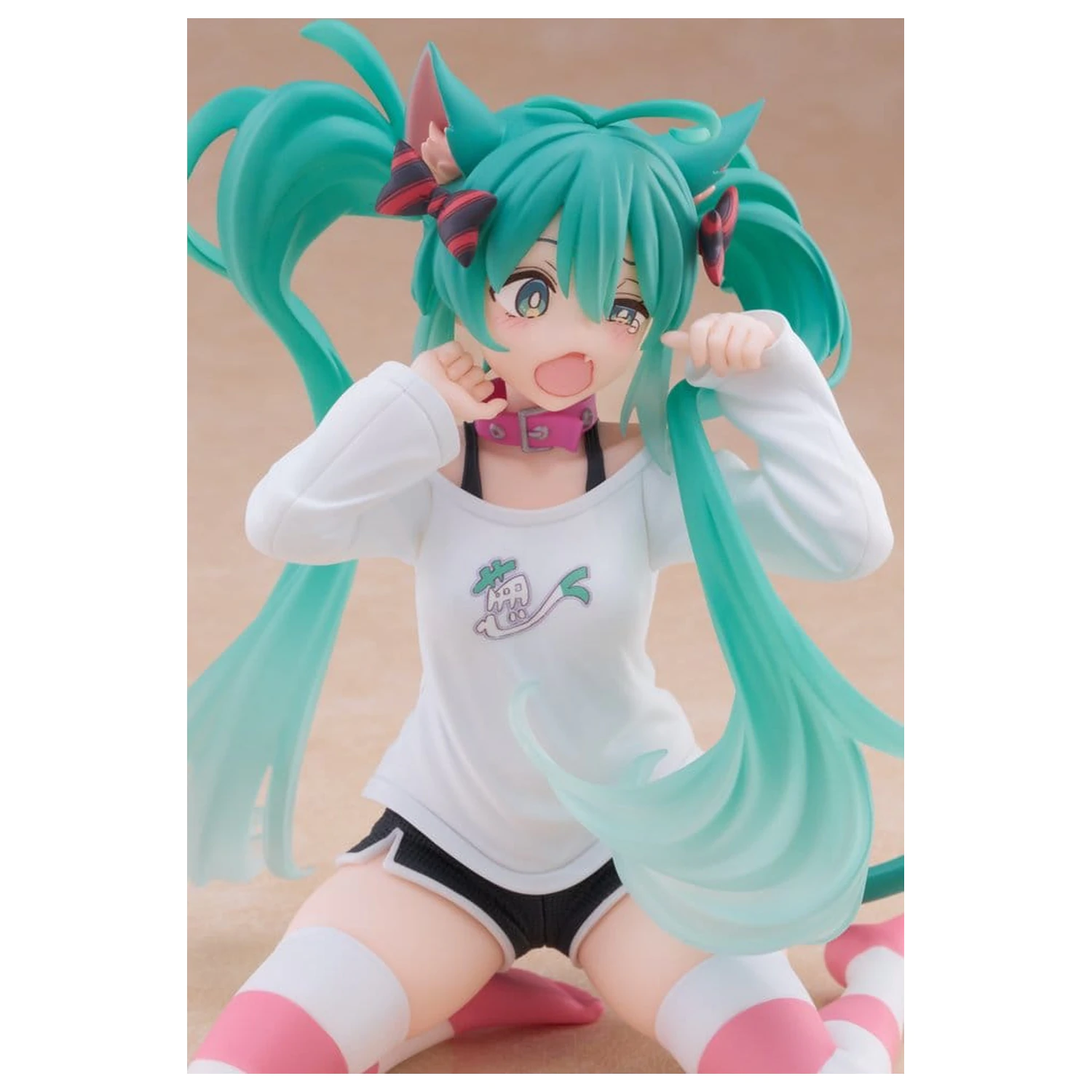 Hatsune Miku Desktop Cute figura Hatsune Miku Cat Ear T-Shirt Ver. PVC szobor figura 13 cm     termékfotó