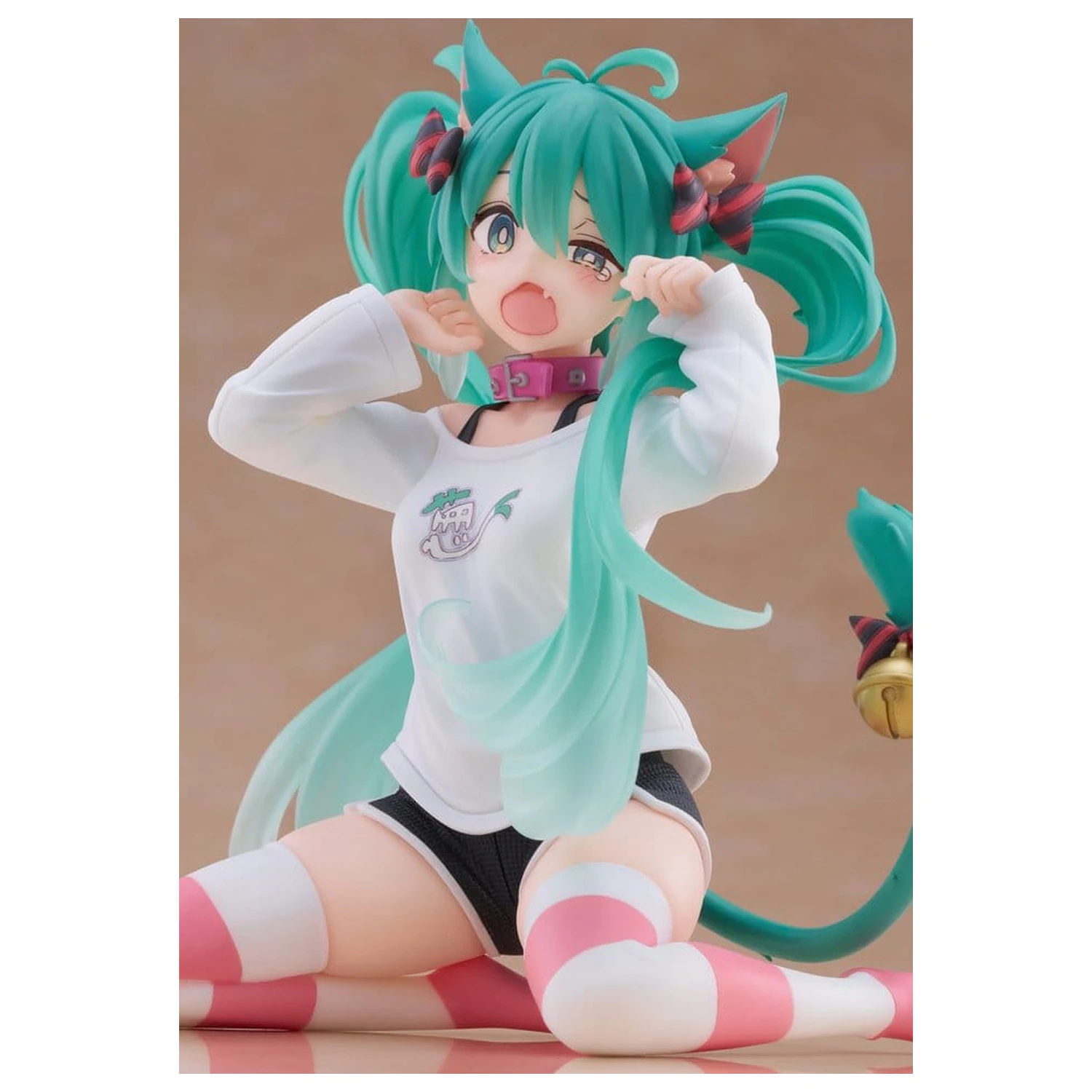 Hatsune Miku Desktop Cute figura Hatsune Miku Cat Ear T-Shirt Ver. PVC szobor figura 13 cm     termékfotó