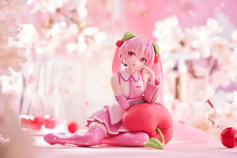 Hatsune Miku Desktop Cute figura Sakura Miku Cherry Cushion Ver. PVC szobor figura 13 cm termékfotó