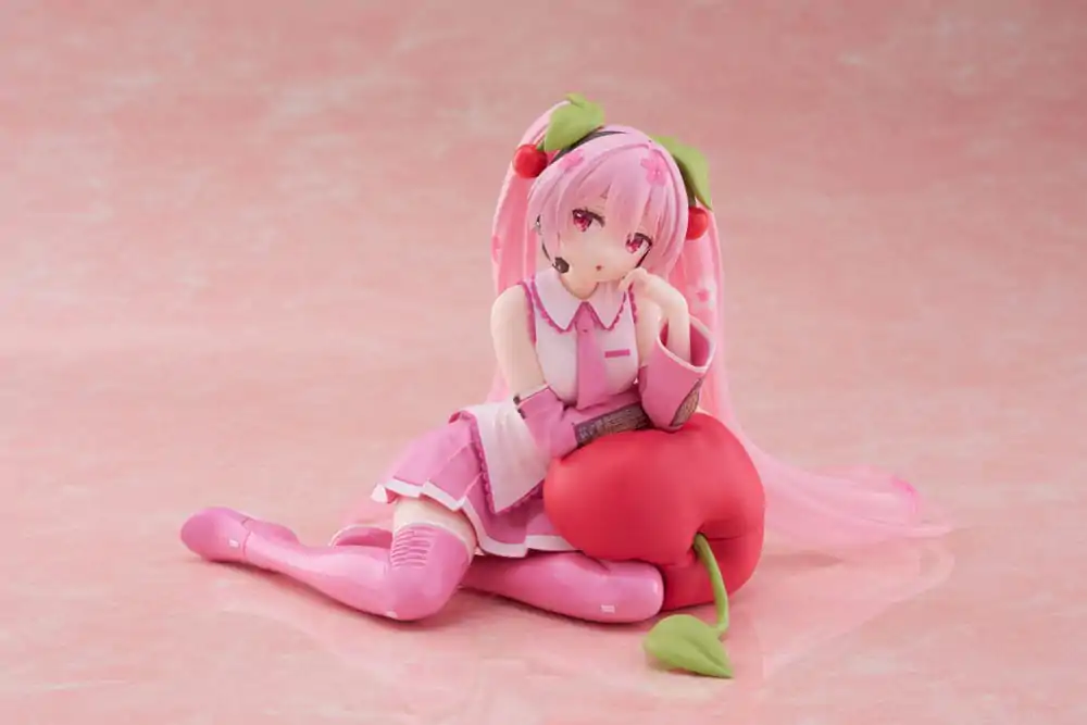 Hatsune Miku Desktop Cute figura Sakura Miku Cherry Cushion Ver. PVC szobor figura 13 cm termékfotó