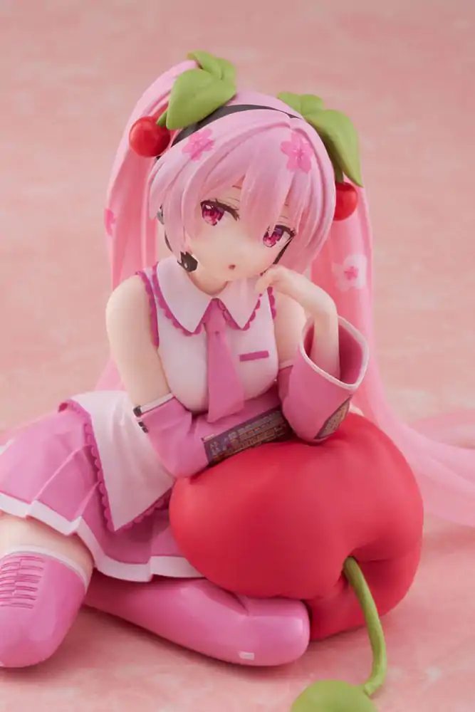 Hatsune Miku Desktop Cute figura Sakura Miku Cherry Cushion Ver. PVC szobor figura 13 cm termékfotó