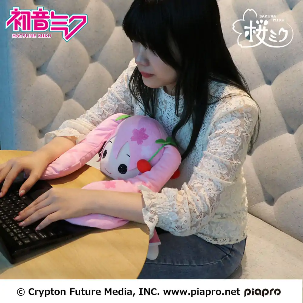 Hatsune Miku Pillowgurumi Sakura Miku plüss figura 44 cm termékfotó