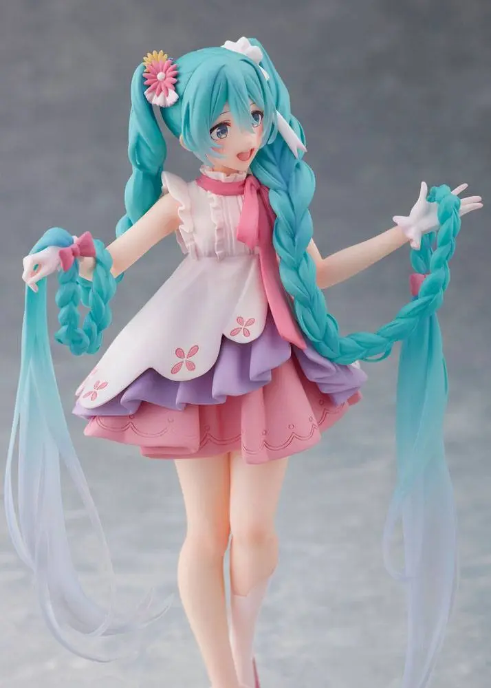 Hatsune Miku Wonderland Hatsune Miku Rapunzel PVC szobor figura 18 cm termékfotó