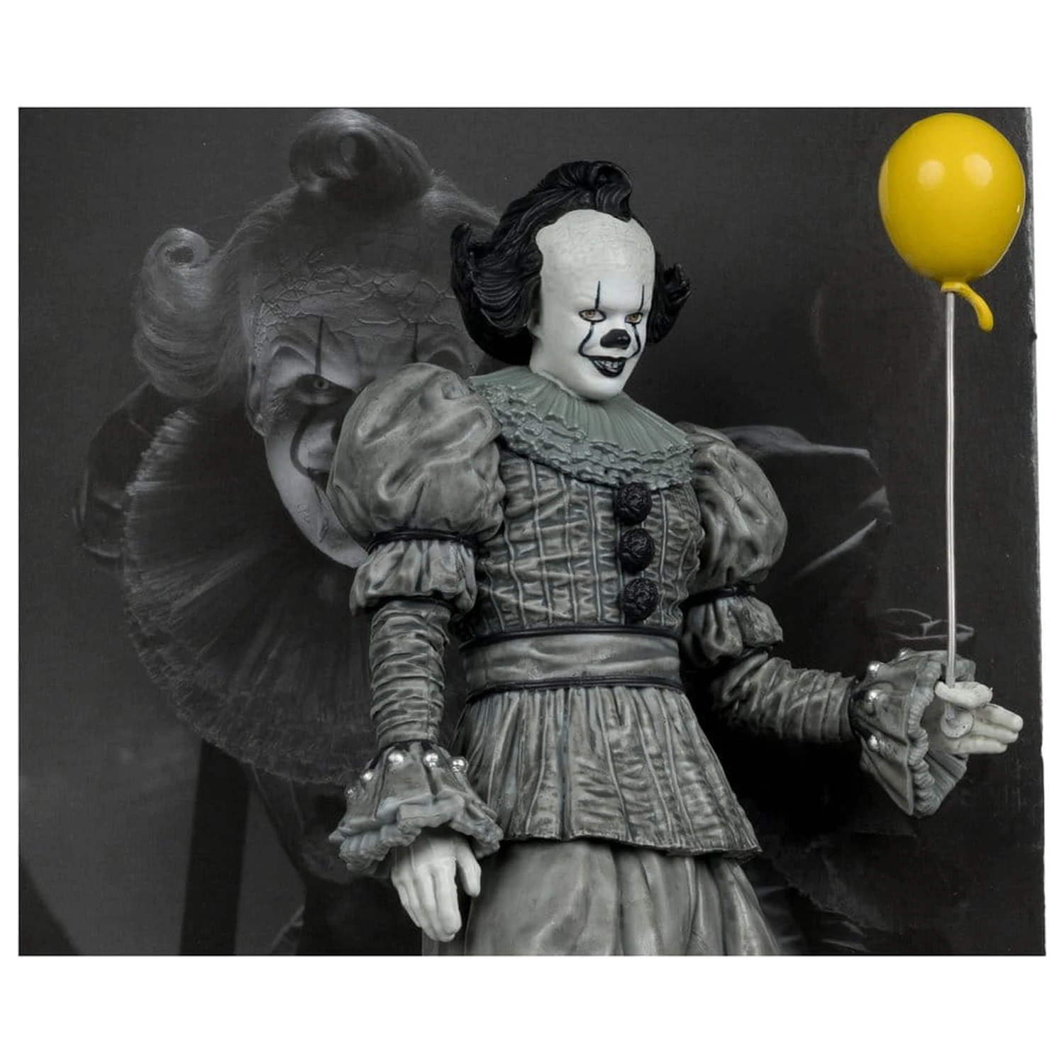 It Welcome to Derry Movie Maniacs figura Pennywise (Black & White) 16 cm termékfotó