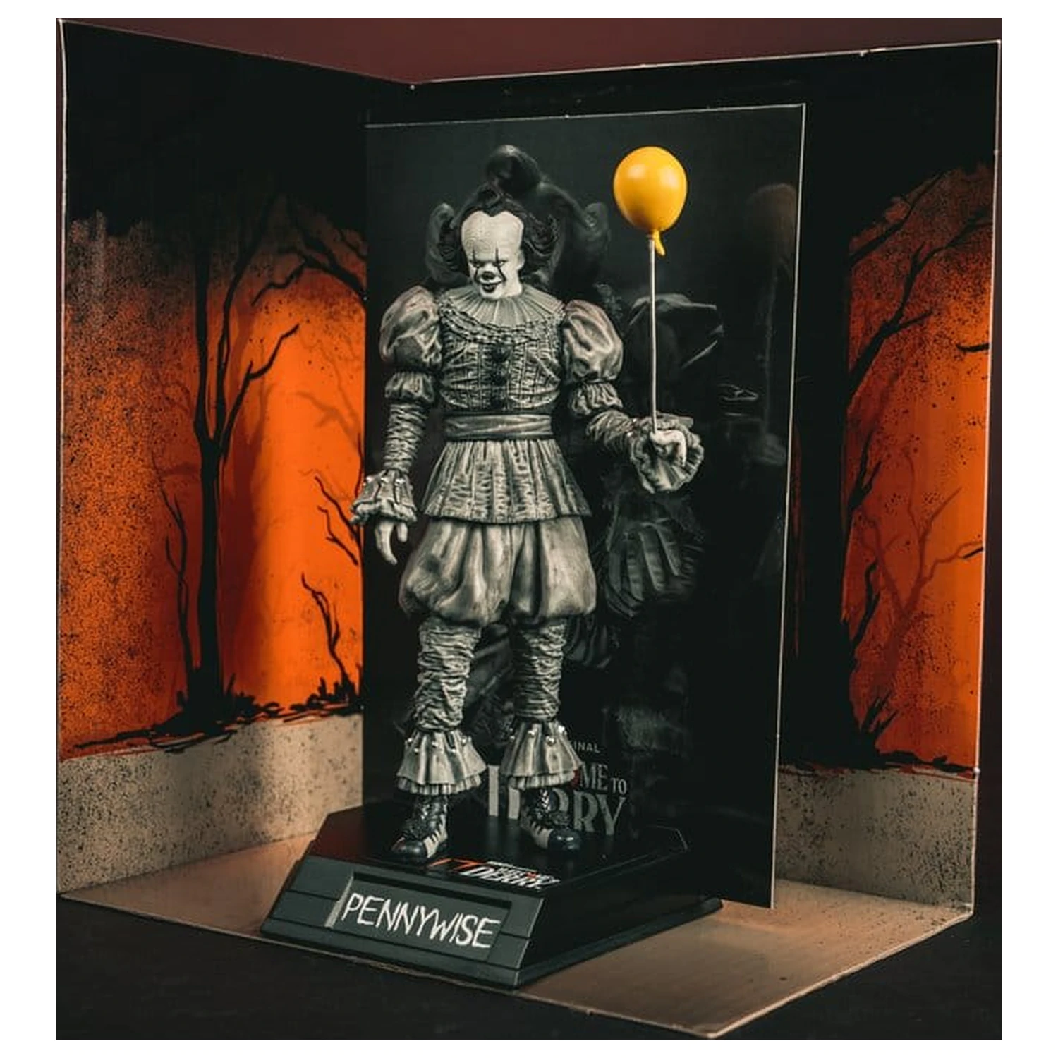 It Welcome to Derry Movie Maniacs figura Pennywise (Black & White) 16 cm termékfotó