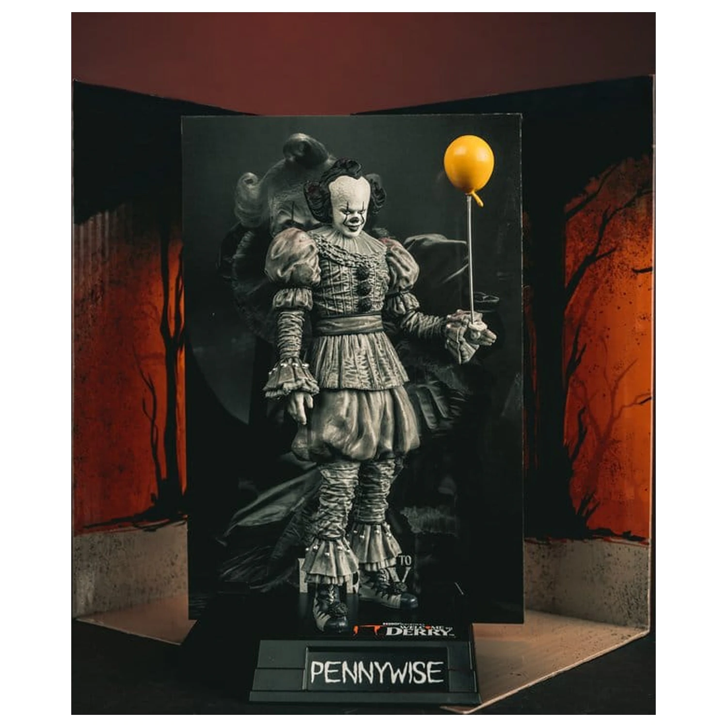 It Welcome to Derry Movie Maniacs figura Pennywise (Black & White) 16 cm termékfotó