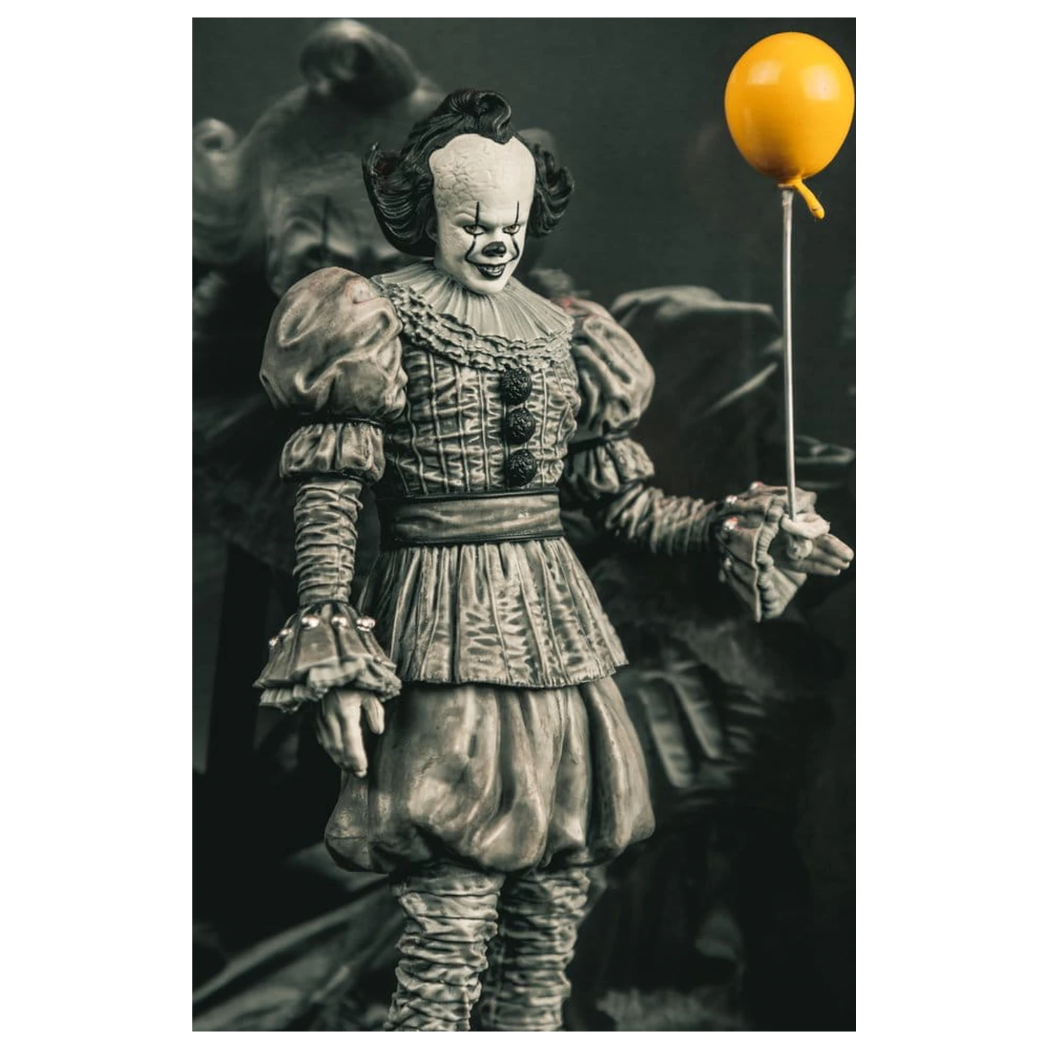 It Welcome to Derry Movie Maniacs figura Pennywise (Black & White) 16 cm termékfotó