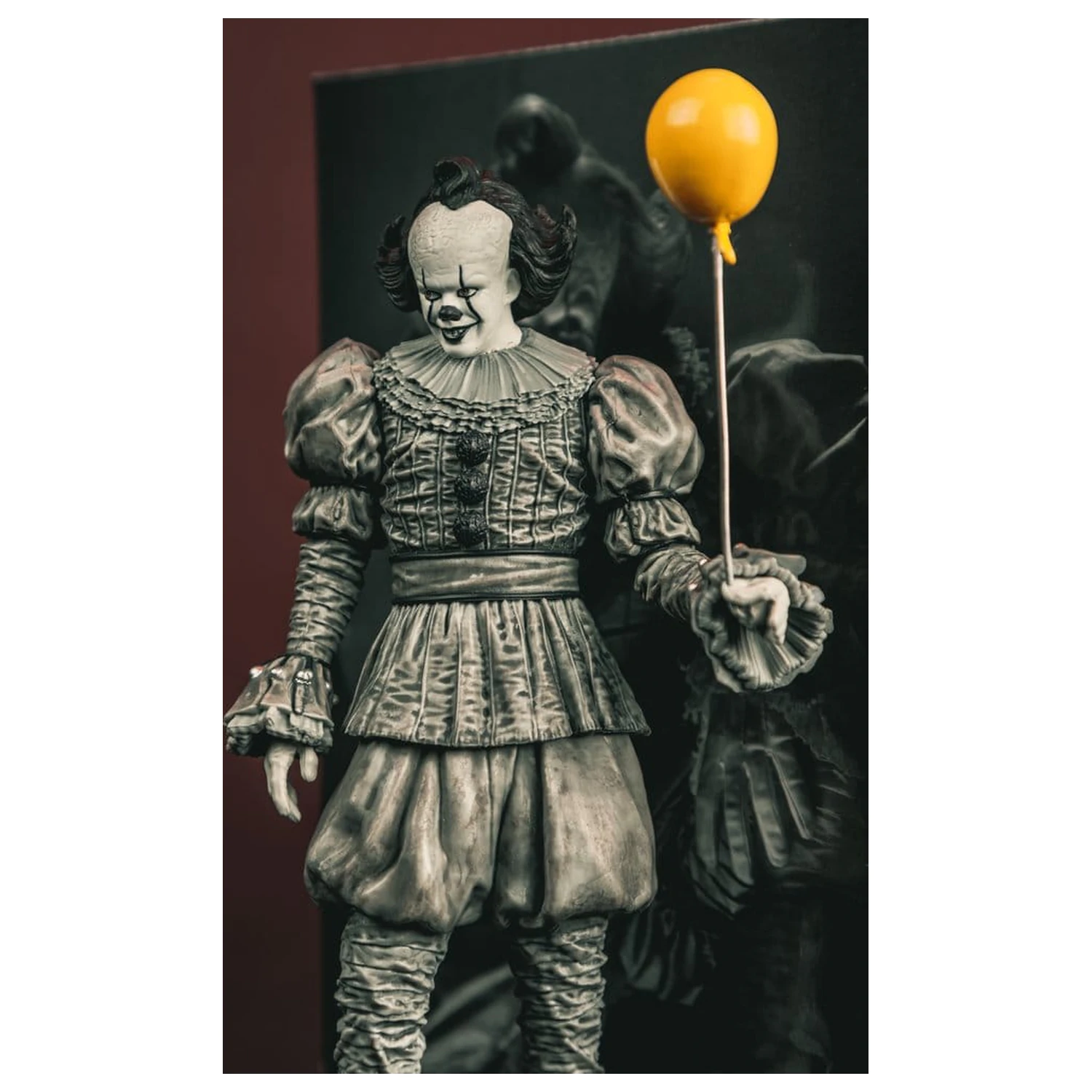 It Welcome to Derry Movie Maniacs figura Pennywise (Black & White) 16 cm termékfotó