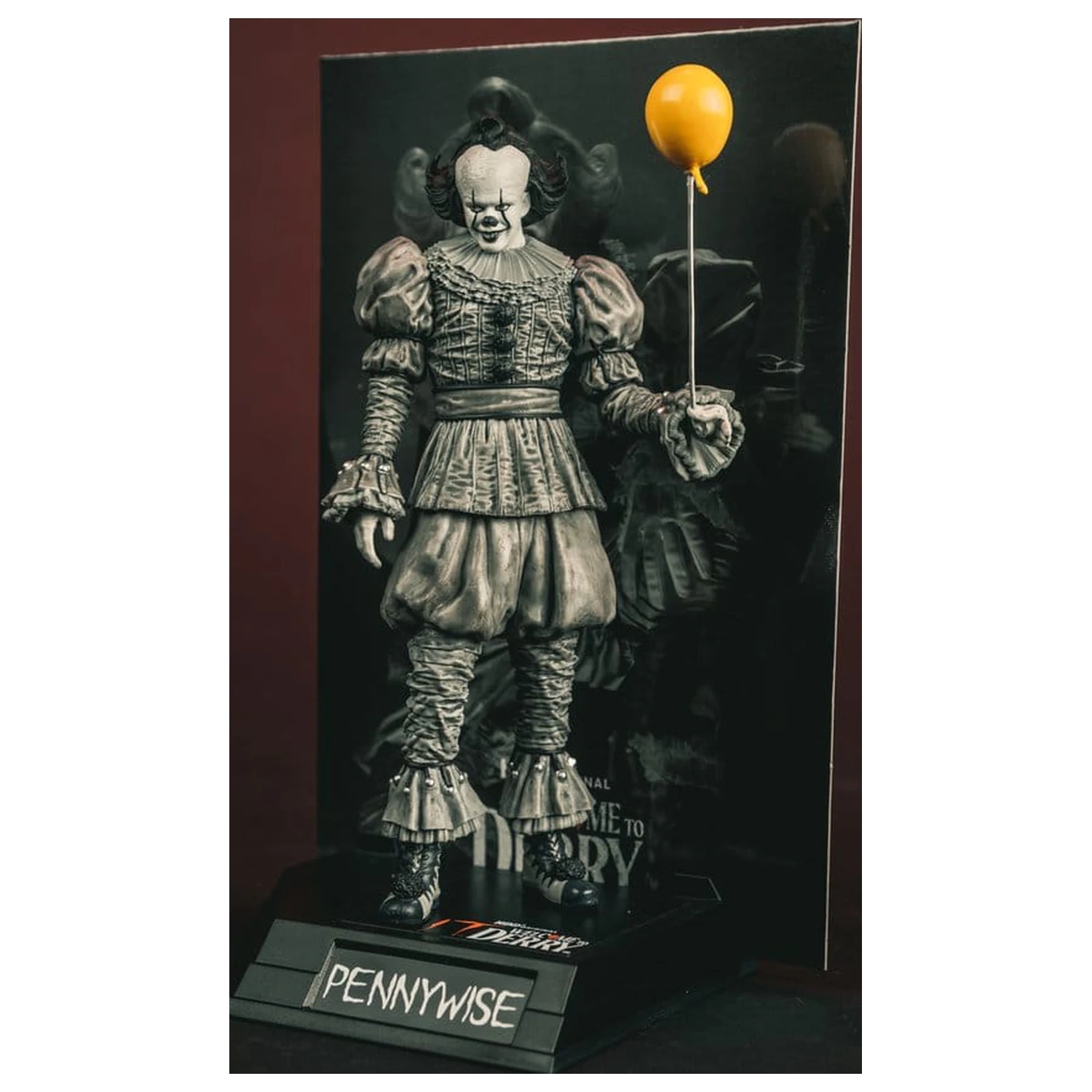 It Welcome to Derry Movie Maniacs figura Pennywise (Black & White) 16 cm termékfotó