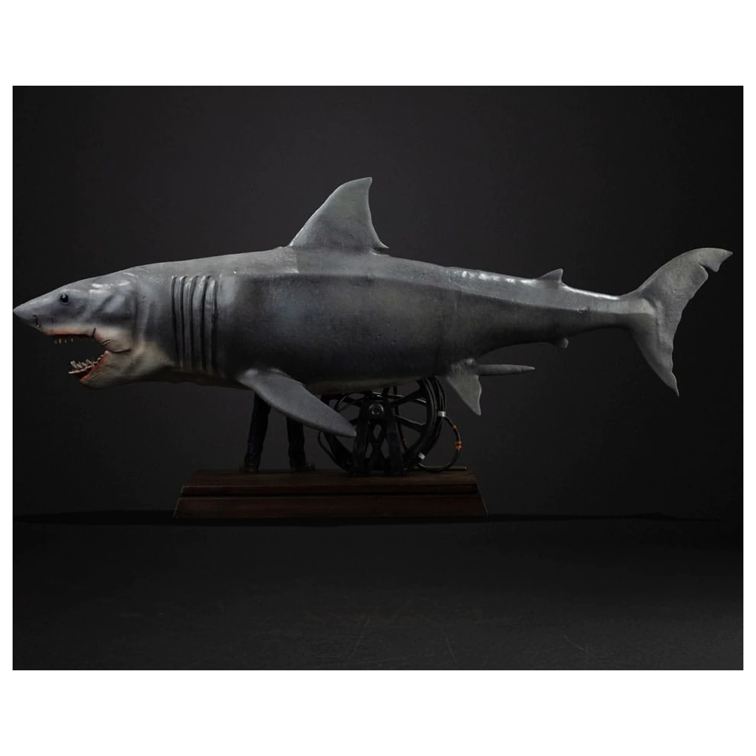 Jaws Deluxe Art Scale 1/10 Steven Spielberg Jaws 50th anniversary szobor figura 27 cm termékfotó
