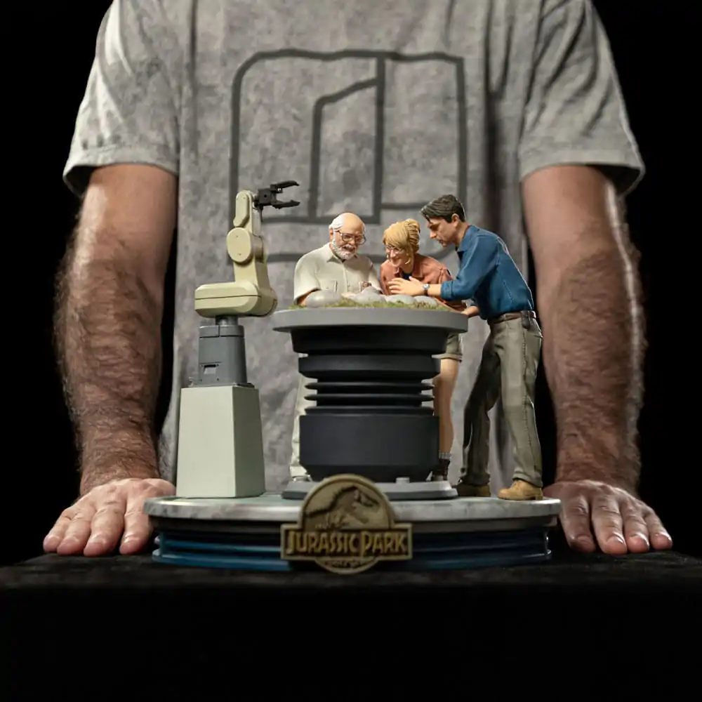 Jurassic Park Scale 1/10 Dino Hatching szobor figura 23 cm termékfotó