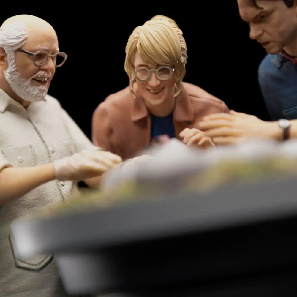 Jurassic Park Scale 1/10 Dino Hatching szobor figura 23 cm termékfotó