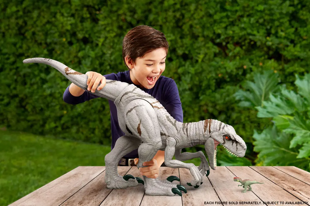 Jurassic World: Dominion Super Colossal Atrociraptor akciófigura termékfotó