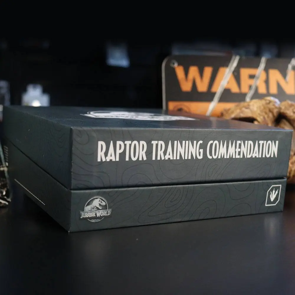 Jurassic World Raptor Training Commendation kitűző csomag Limitált kiadás termékfotó
