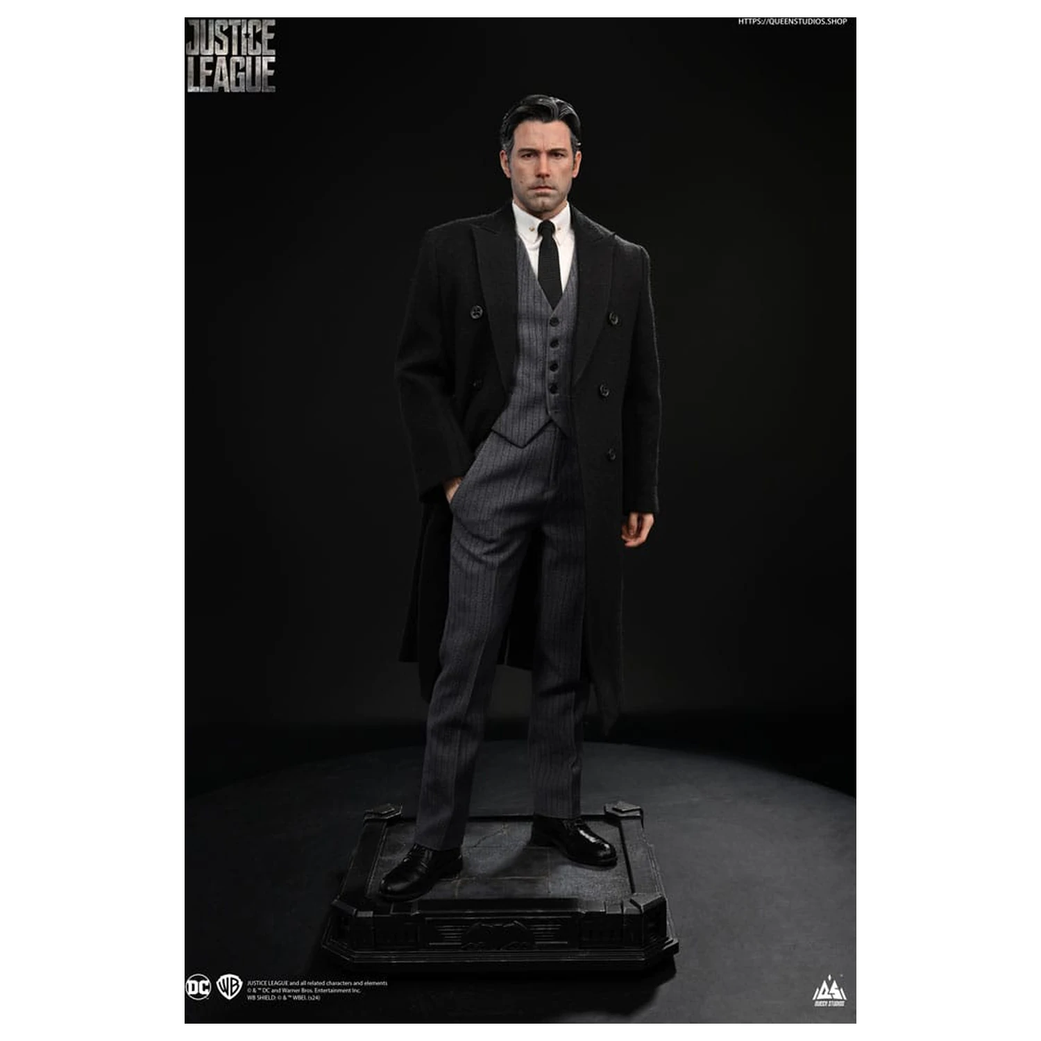 Justice League 1/4 Bruce Wayne (Ben Affleck) szobor figura  51 cm termékfotó