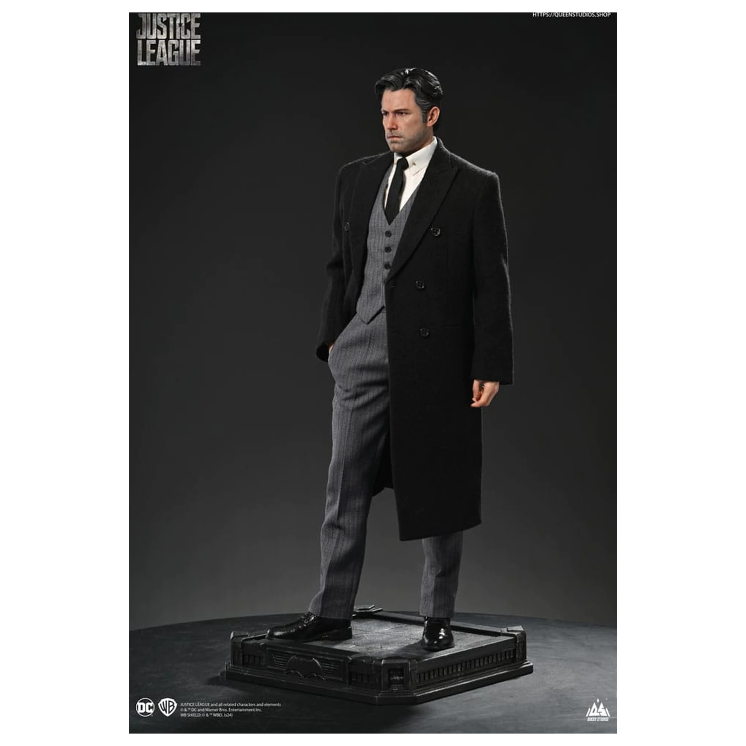 Justice League 1/4 Bruce Wayne (Ben Affleck) szobor figura  51 cm termékfotó