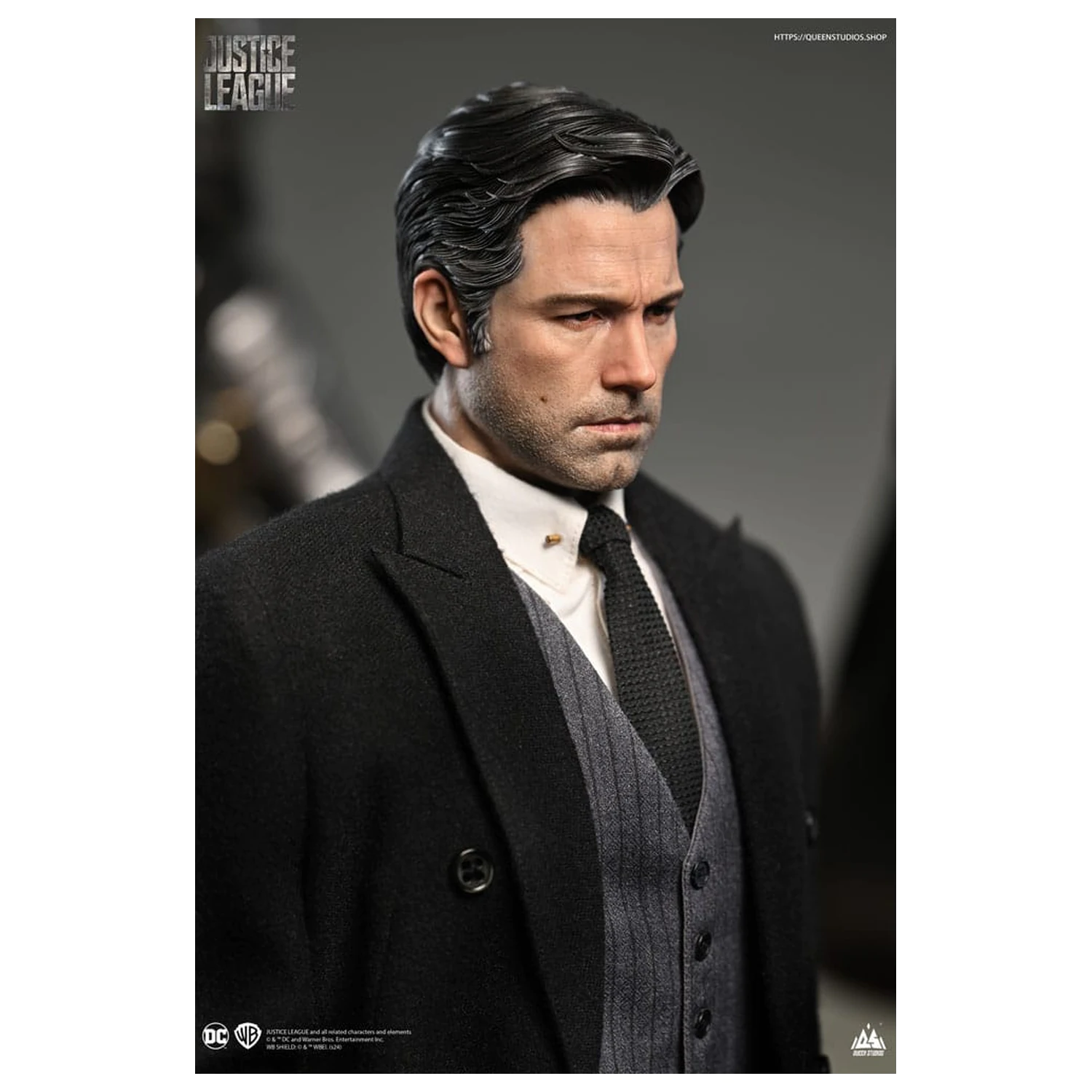 Justice League 1/4 Bruce Wayne (Ben Affleck) szobor figura  51 cm termékfotó