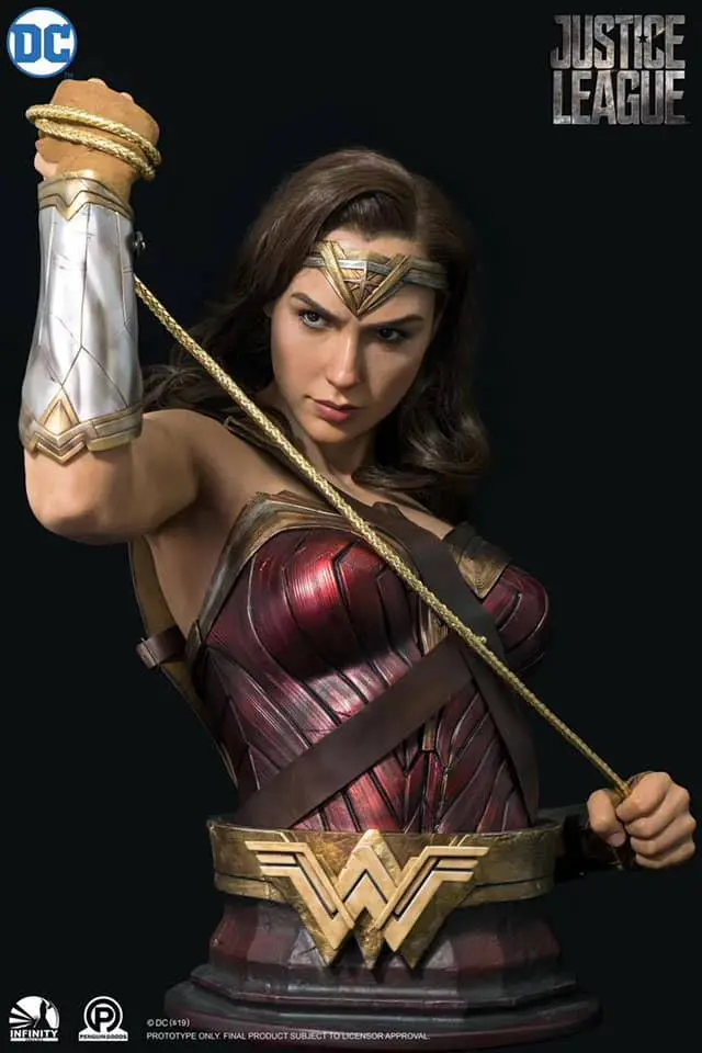 Justice League Life-Size Wonder Woman mellszobor figura 73 cm termékfotó