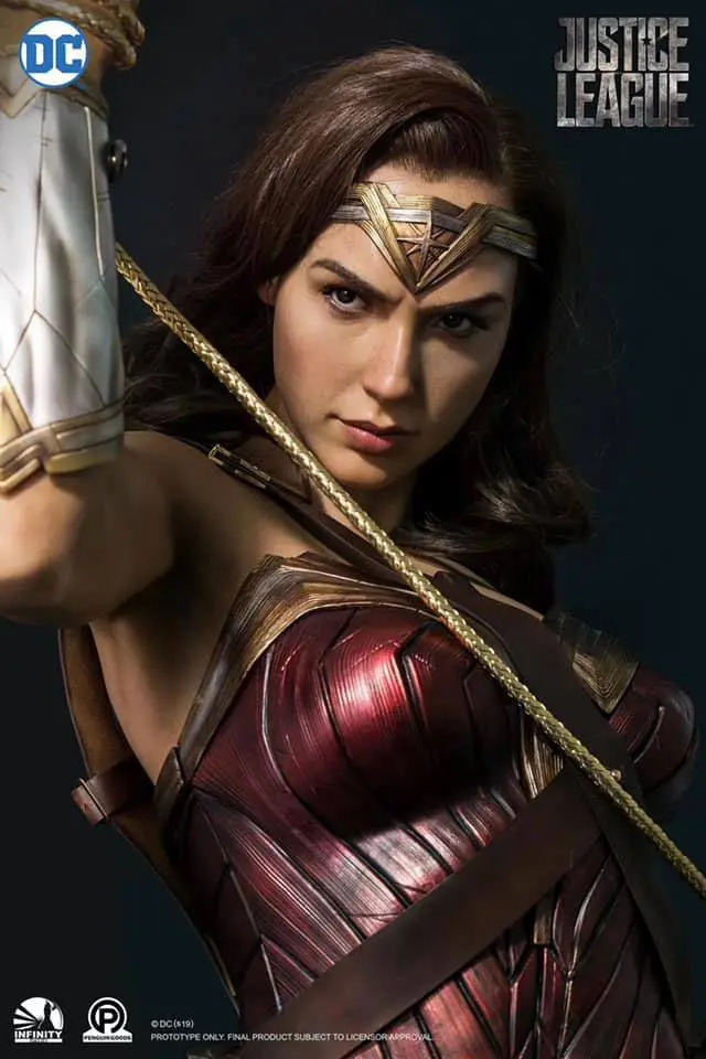 Justice League Life-Size Wonder Woman mellszobor figura 73 cm termékfotó