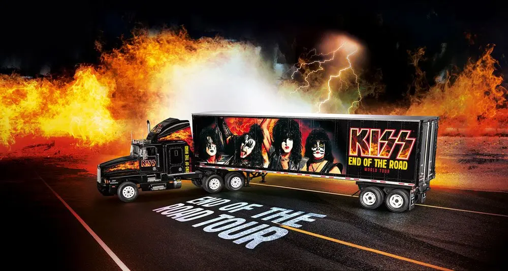 Kiss 1/32 Tour Truck modell készlet 55 cm termékfotó
