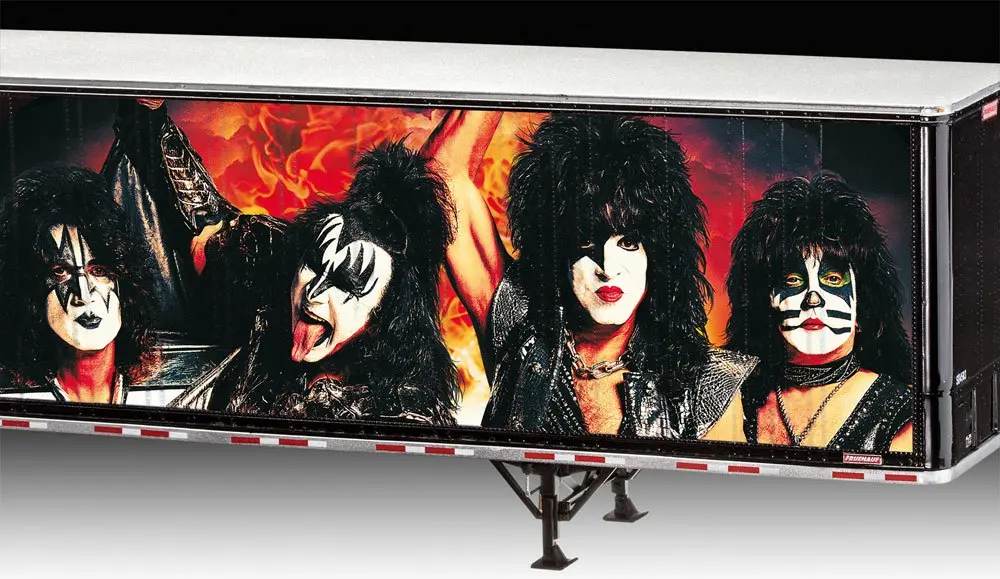 Kiss 1/32 Tour Truck modell készlet 55 cm termékfotó